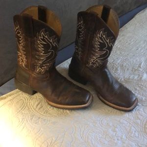 Like new Cody James boots